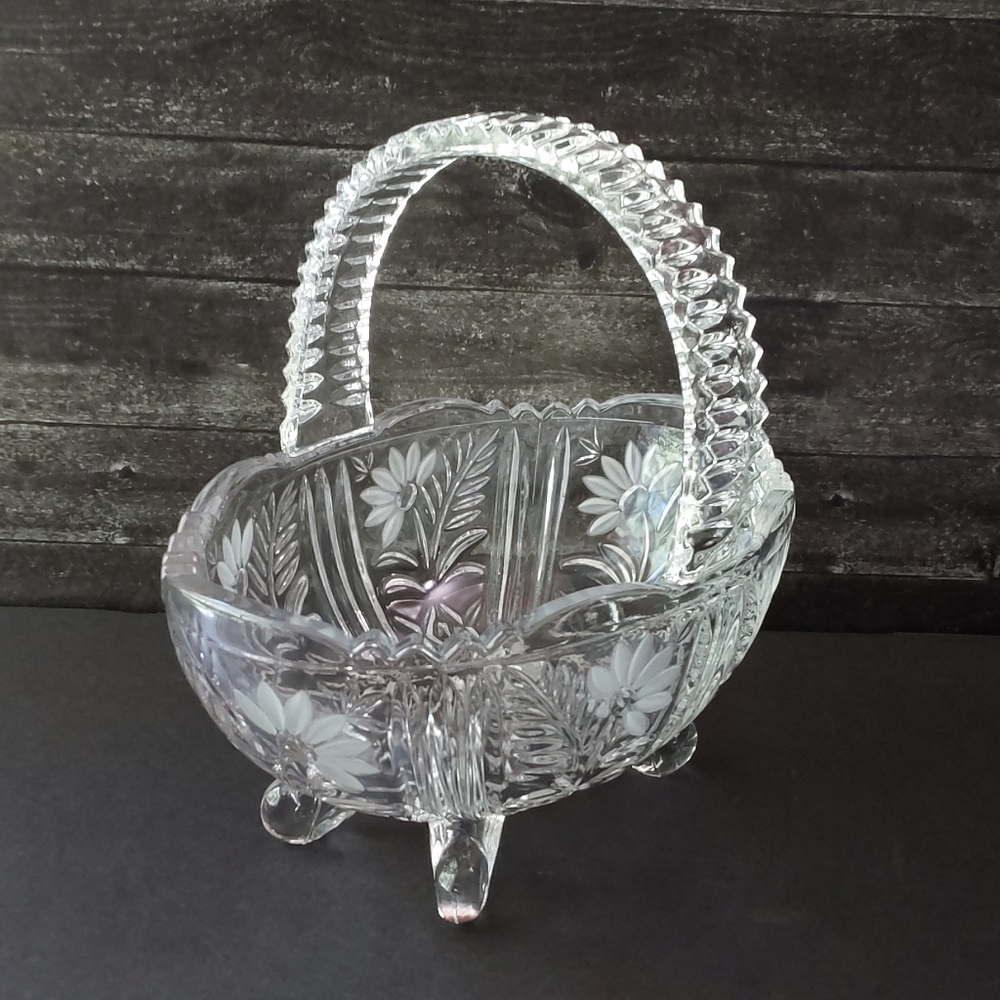 VINTAGE Crystal Basket with Handle / 7.5" L x 7" H x 5" W - Picture 1 of 8